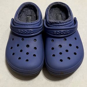 Kids Faux Fur lined Crocs size 13 Periwinkle